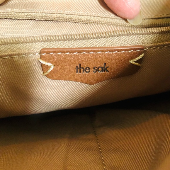 The Sak Black Leather Messenger Bag Sleek and Versatile, Excellent Condition - Picture 4 of 8